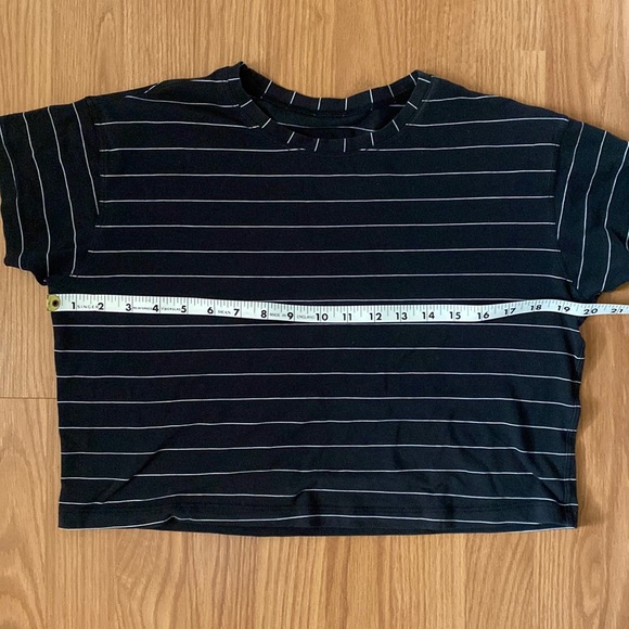 ❤️ Lululemon Cates Tee Size 4 Short Serve Stripe Black White - Picture 5 of 7